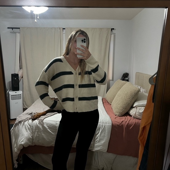 SPLENDID cardigan - Picture 3 of 15